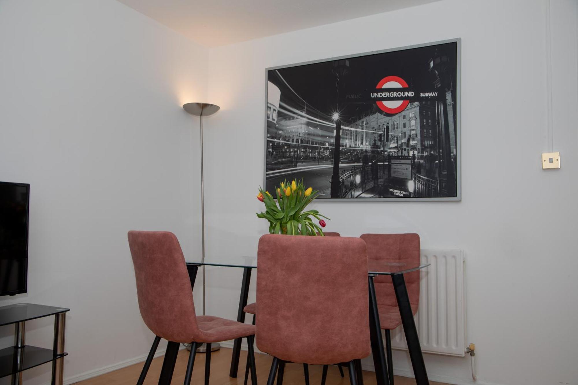 Bright And Spacious One Bedroom Apparment, Free Parking Londyn Zewnętrze zdjęcie