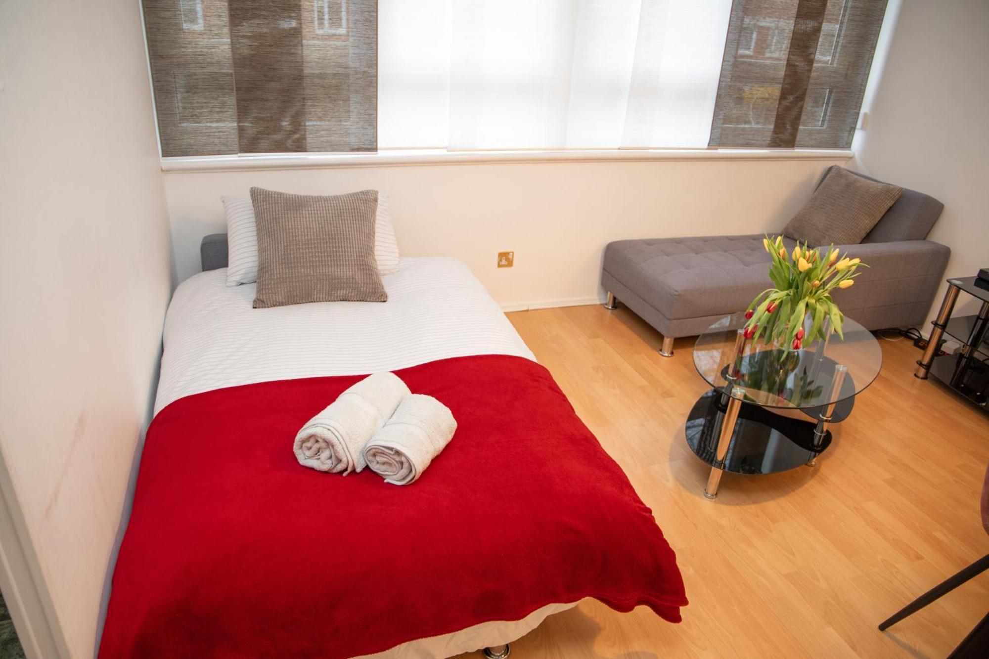 Bright And Spacious One Bedroom Apparment, Free Parking Londyn Zewnętrze zdjęcie