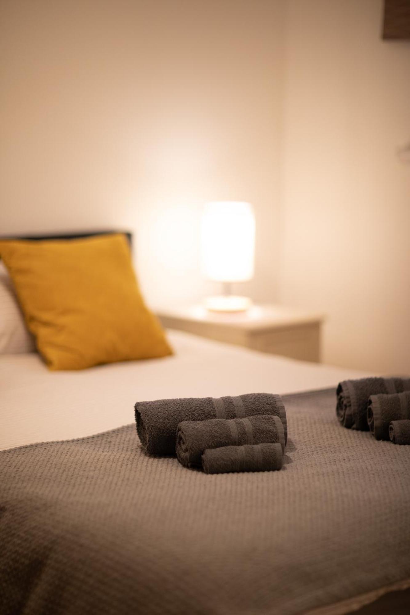 Bright And Spacious One Bedroom Apparment, Free Parking Londyn Zewnętrze zdjęcie