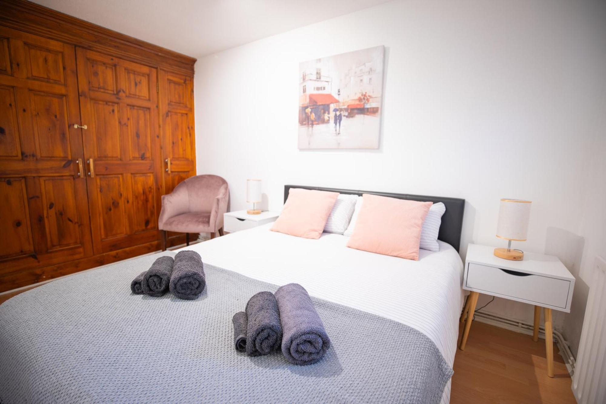 Bright And Spacious One Bedroom Apparment, Free Parking Londyn Zewnętrze zdjęcie