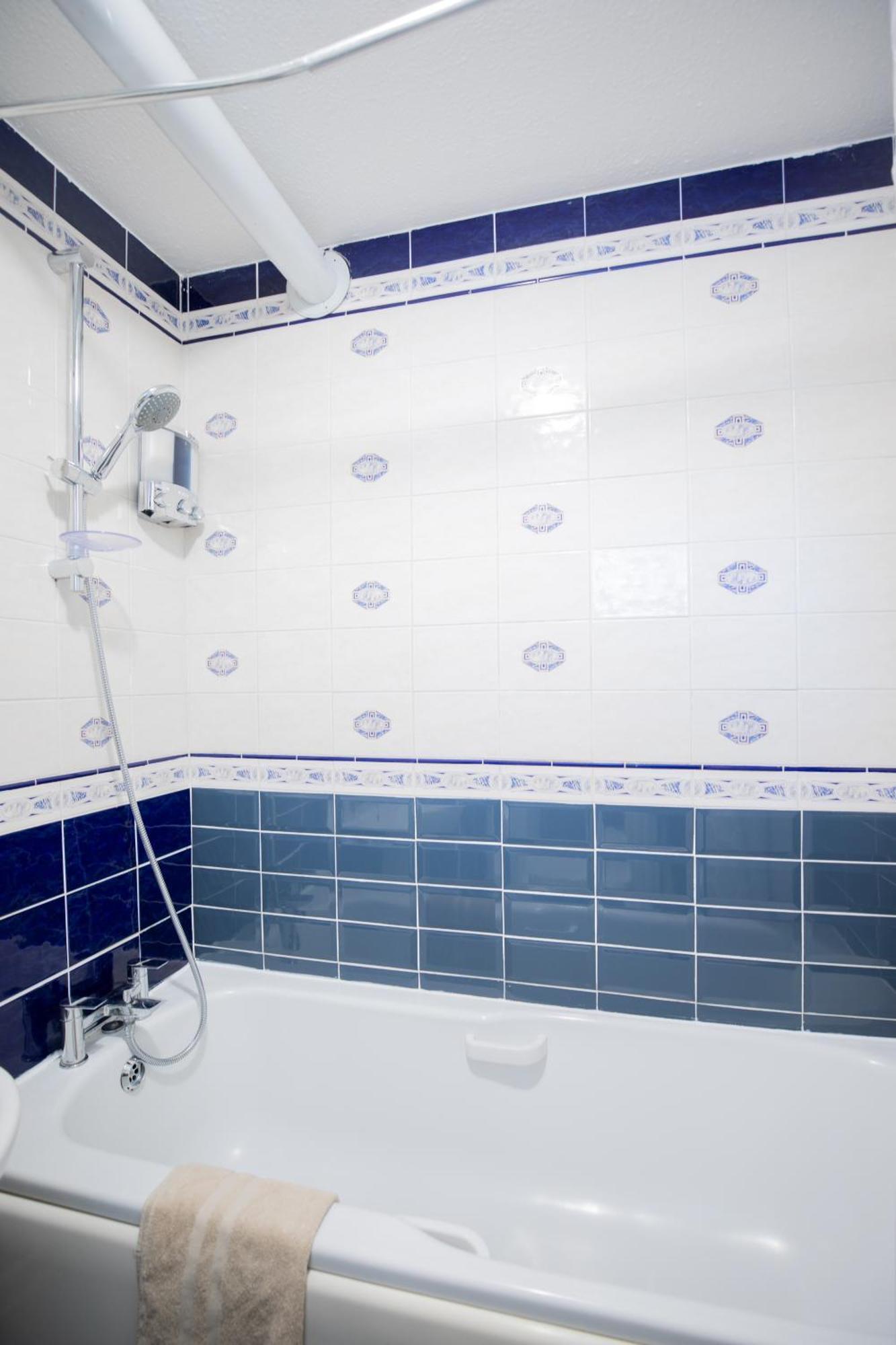 Bright And Spacious One Bedroom Apparment, Free Parking Londyn Zewnętrze zdjęcie